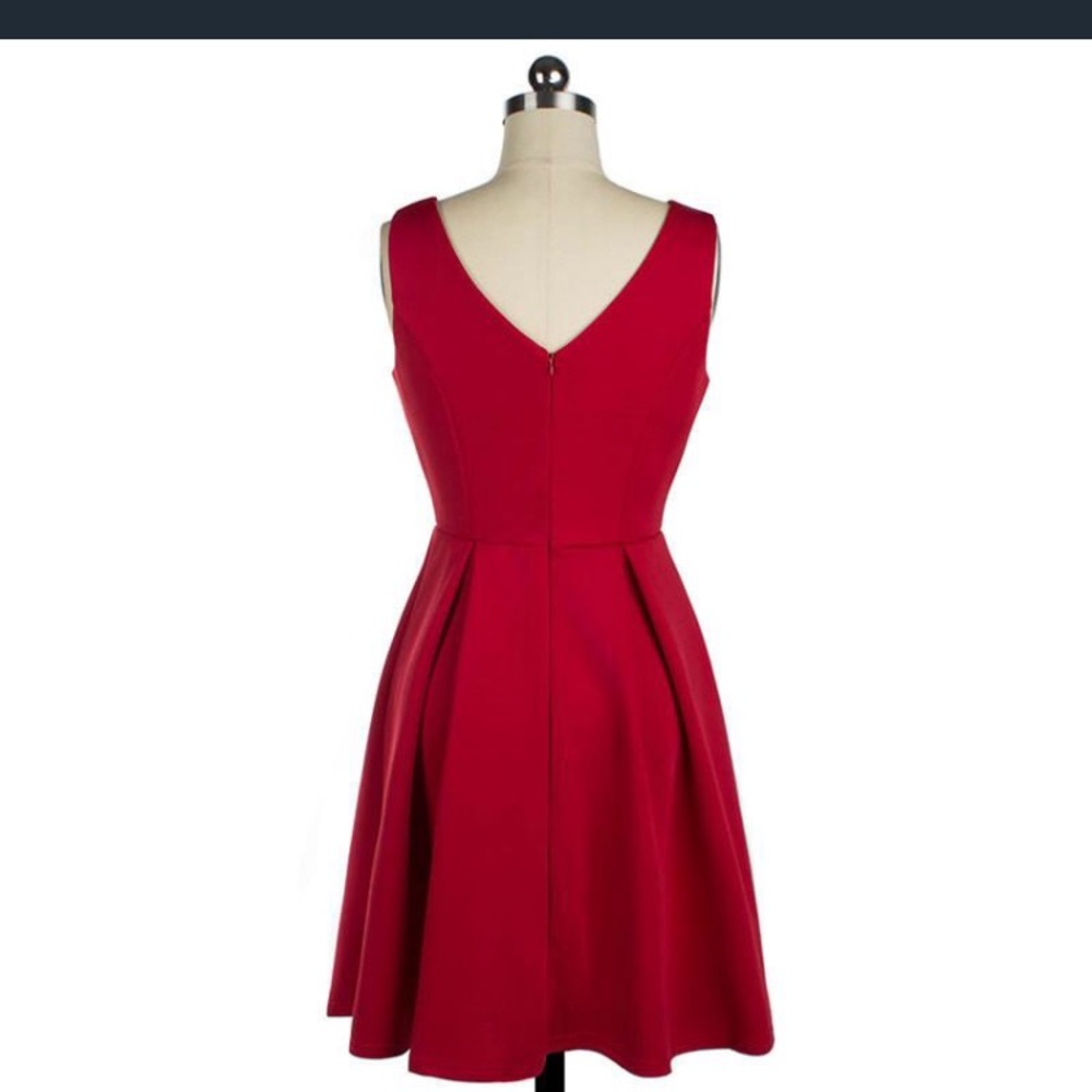 Red dress - Picture 3 of 5